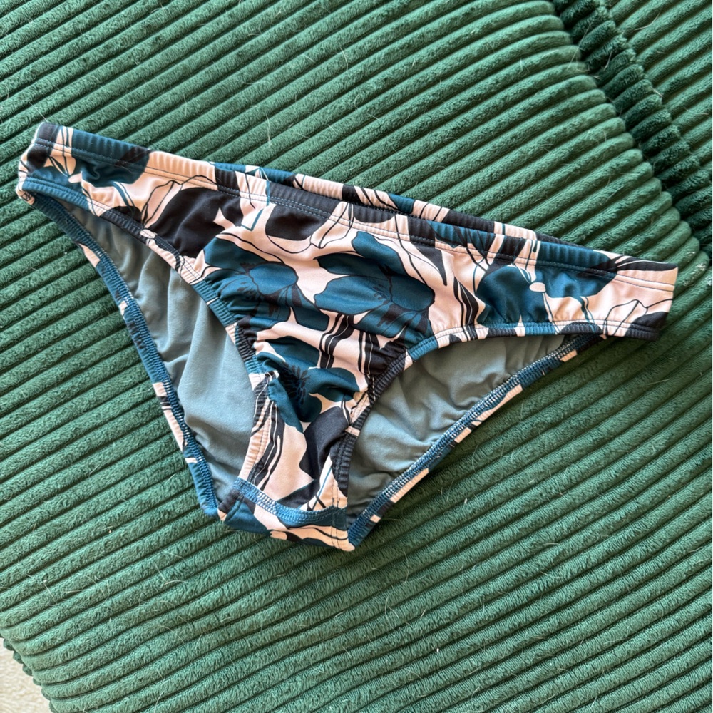 Jolyn Jaw string bikini Bottom